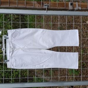 NWT GAP white crop kick jeans. Size 33/16